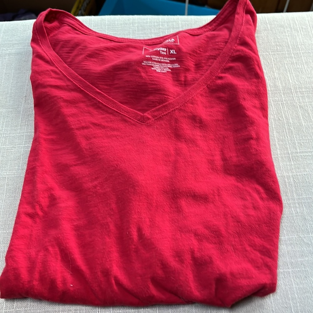 Red v neck tshirt, short sleeved